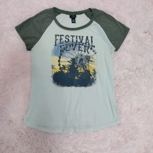 ✨️RUE 21 Festival Fever Adorable & Fun White & Gray Tshirt! Sz.L